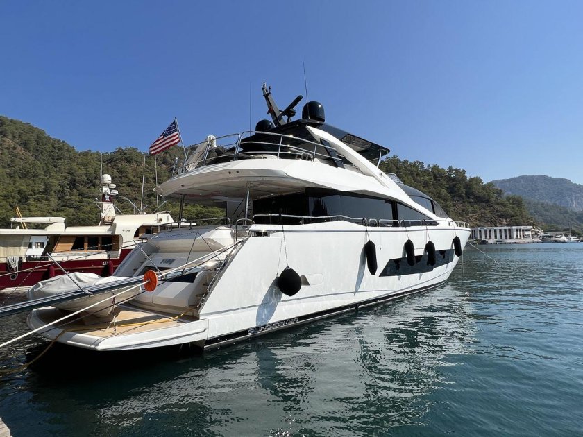 Яхта Сансикер шторм