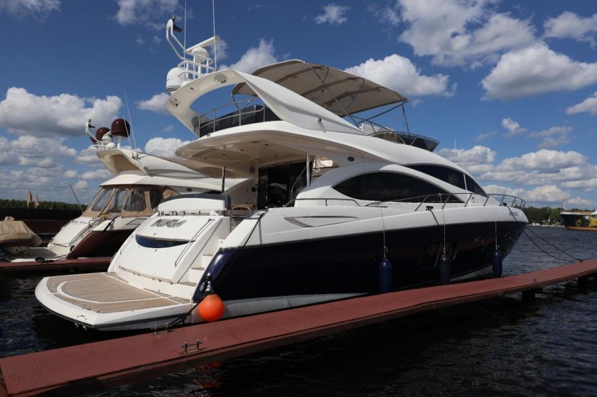 Яхта в москве