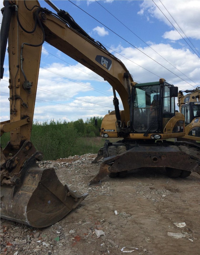 Экскаватор катерпиллер 318