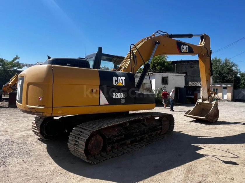 Экскаватор катерпиллер