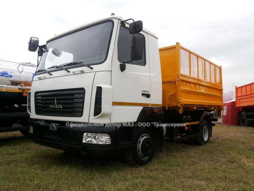 МАЗ 4571 самосвал