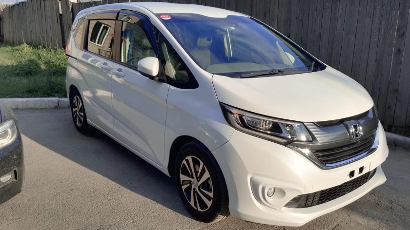 Honda freed Spike 2015 белая