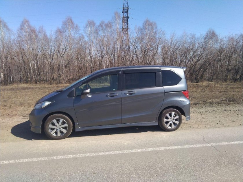 Хонда Фрид серая