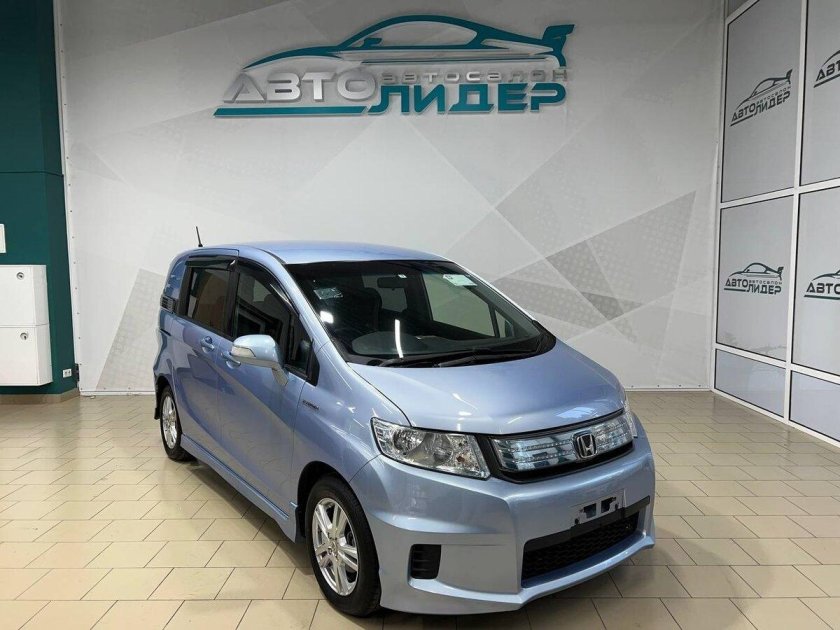 Хонда Фрид Спайк гибрид 2014