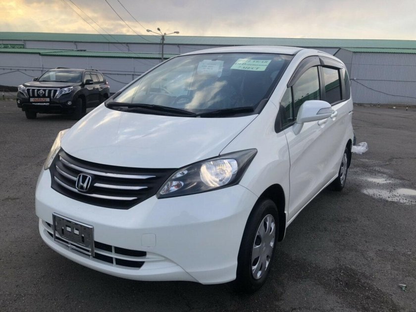 Хонда Фрид 2010 год