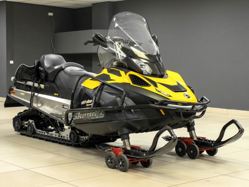 Масляный бачок на Ski-Doo Skandic 550 2012 года