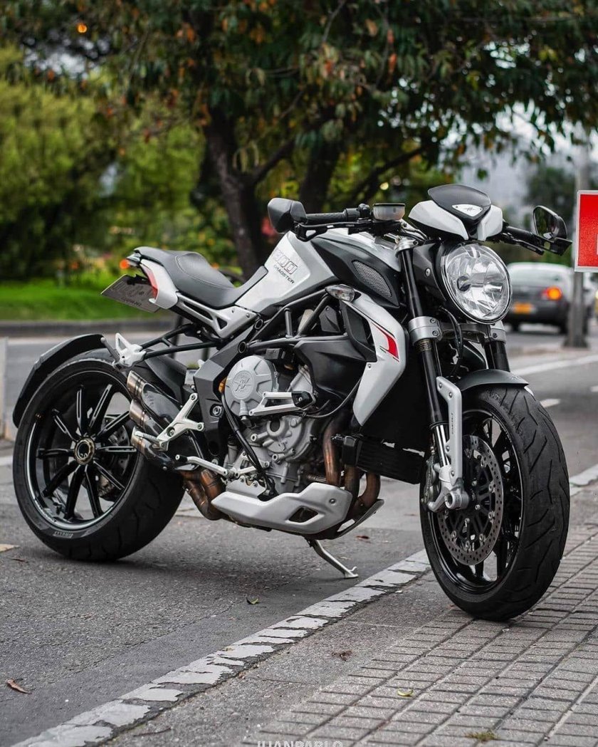 MV Agusta brutale 800 Dragster RR
