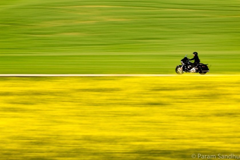 Мотоцикл на траве