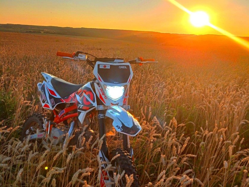 Питбайки на закате