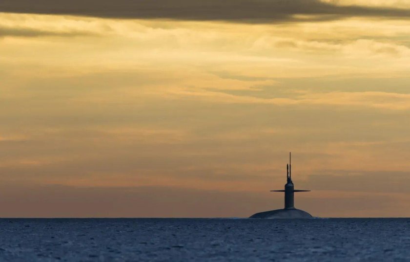 Подводная лодка на закате