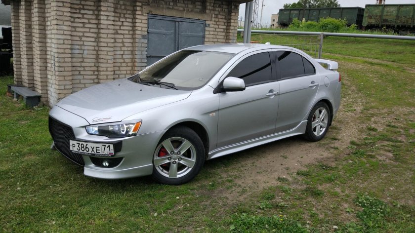 Митсубиси Лансер 10