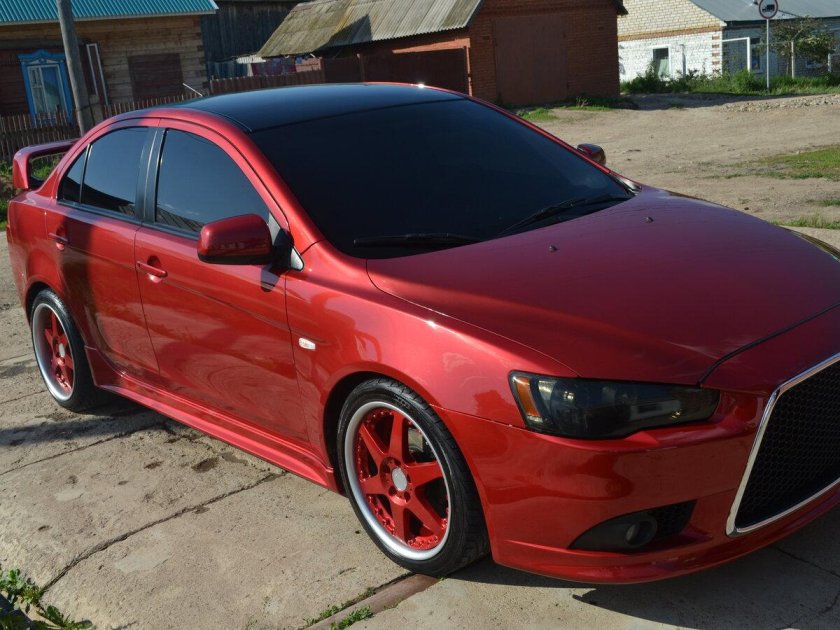 Митсубиси ланцер 10 красная