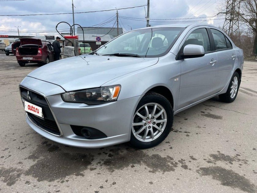 Mitsubishi lancer 2012