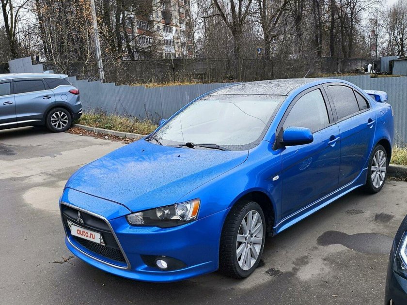 Синий мицубиси лансер 2010