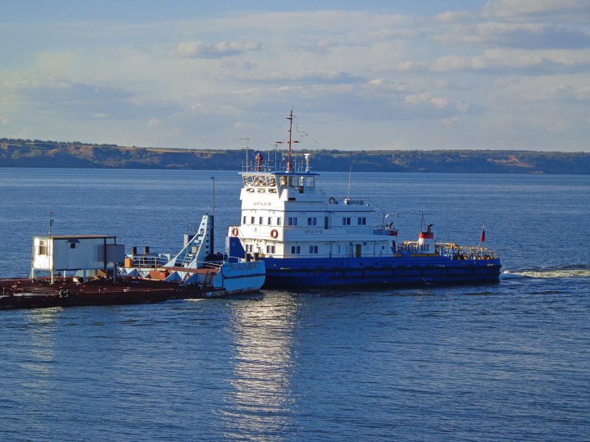 Урал 9 судно