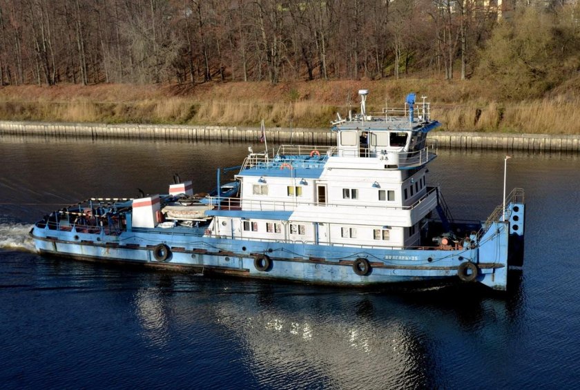 Теплоход буксир-толкач