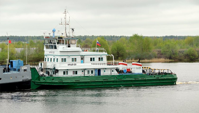 Урал судно буксир толкач