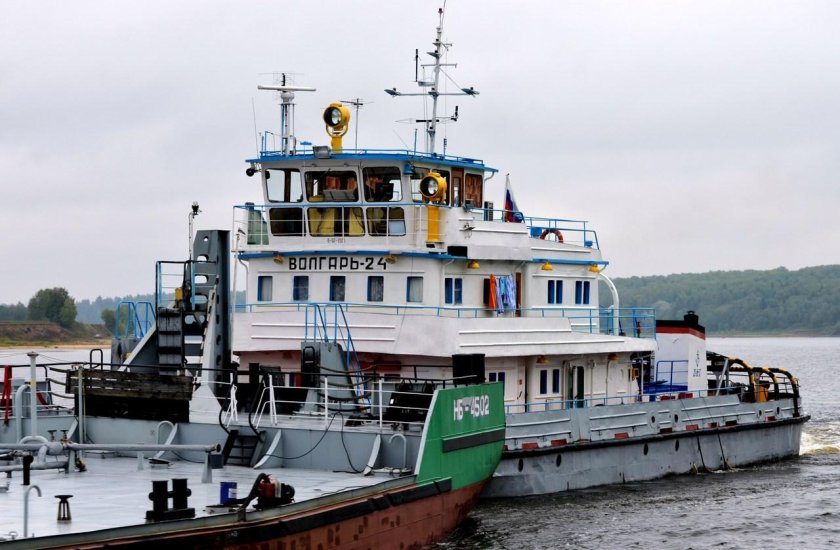 Буксир толкач Урал