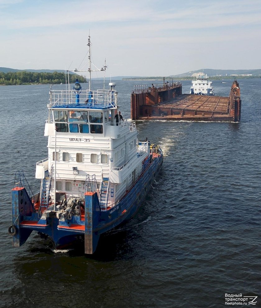 Урал судно буксир толкач