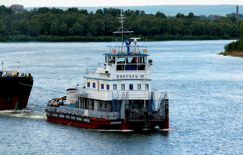 Теплоход Волгарь 18