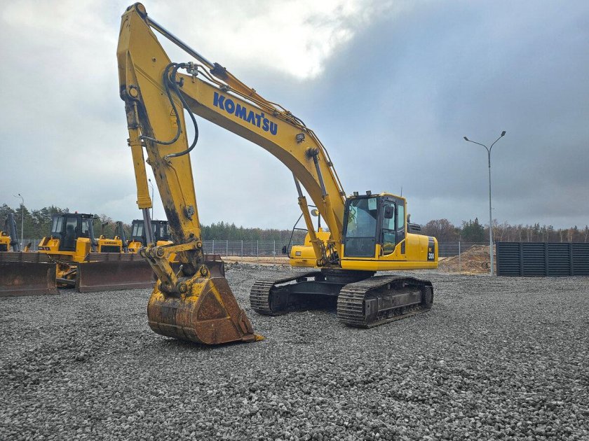 Гусеничный экскаватор komatsu pc220