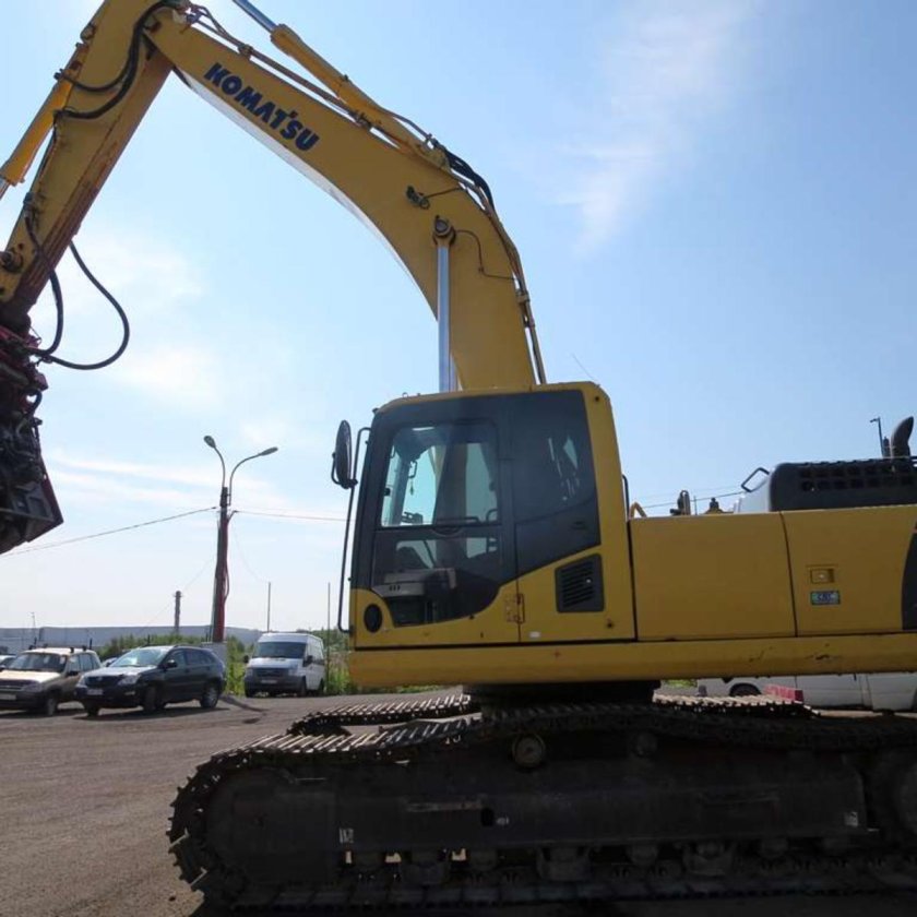 Гусеничный экскаватор komatsu pc200