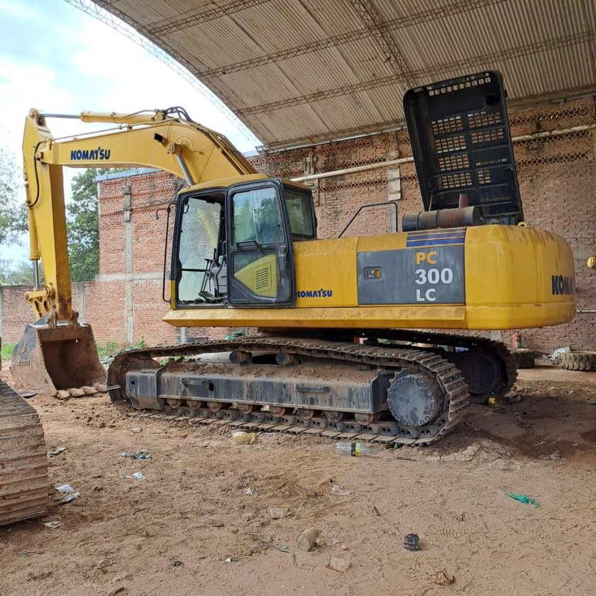 Экскаватор комацу