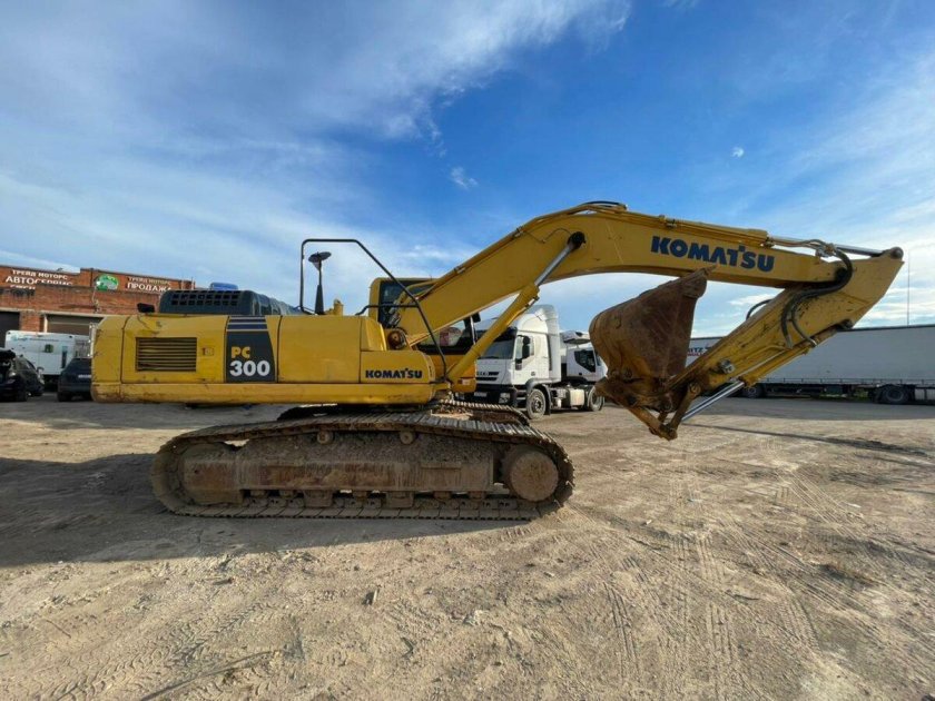 Гусеничный экскаватор komatsu pc220