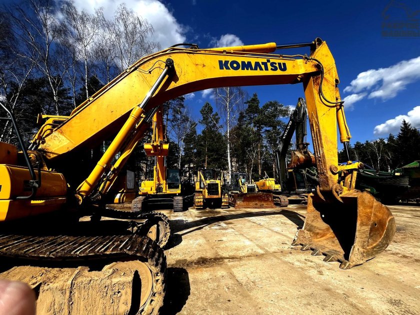 Гусеничный экскаватор komatsu pc210