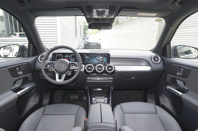 Mercedes Benz EQB 260