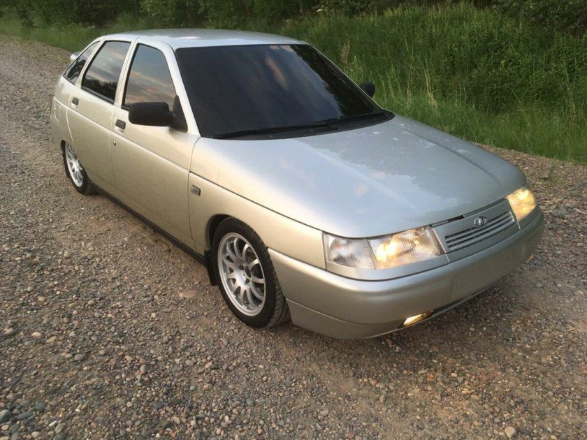 ВАЗ 2112 серебристая