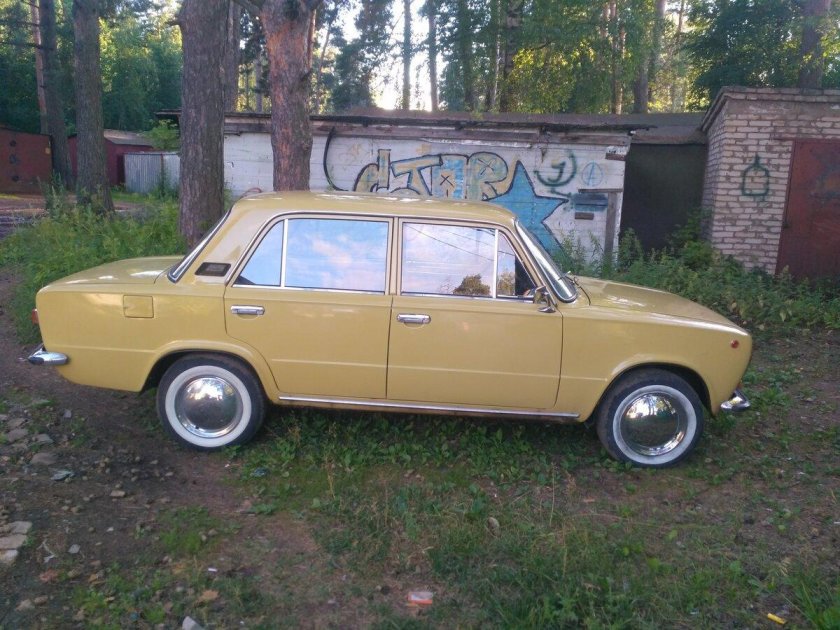 ВАЗ 21011 желтый