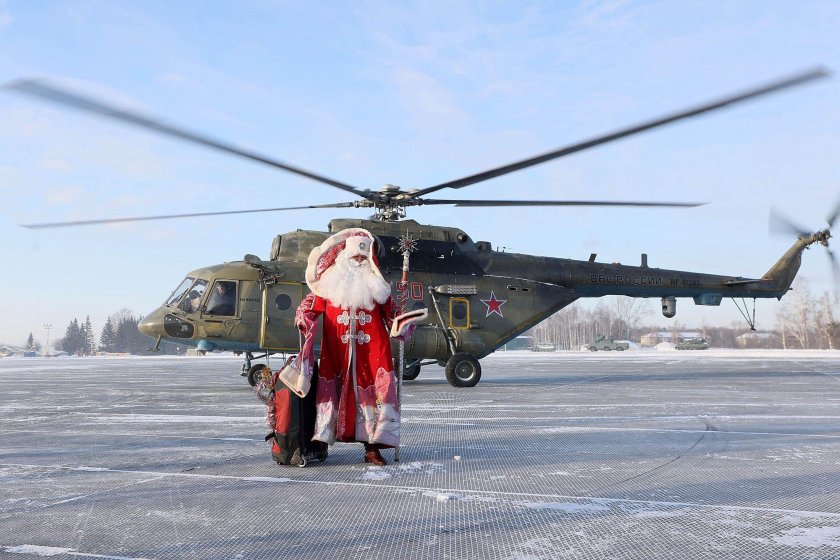 Дед Мороз на вертолете