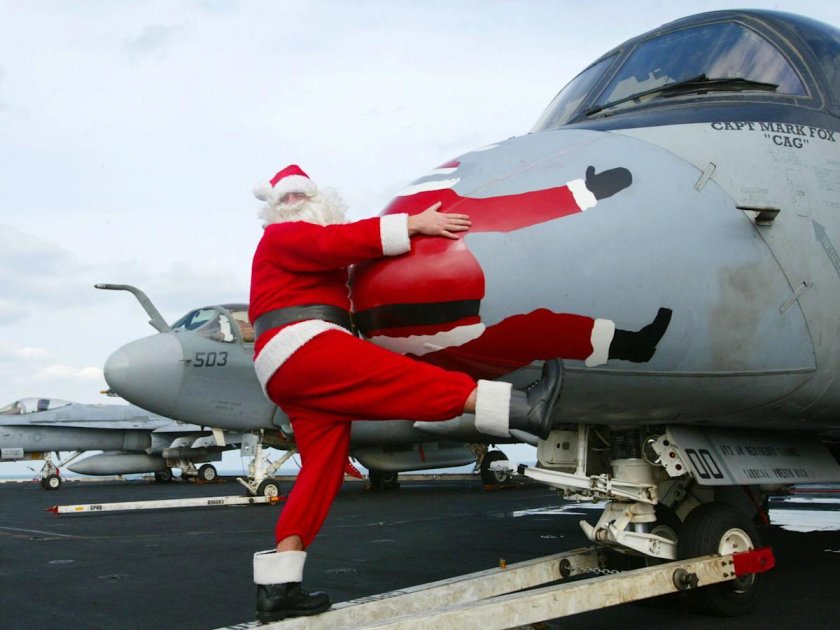 Дед Мороз на самолете