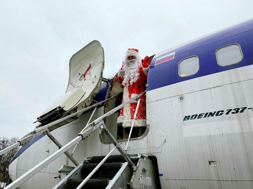Дед Мороз на самолете