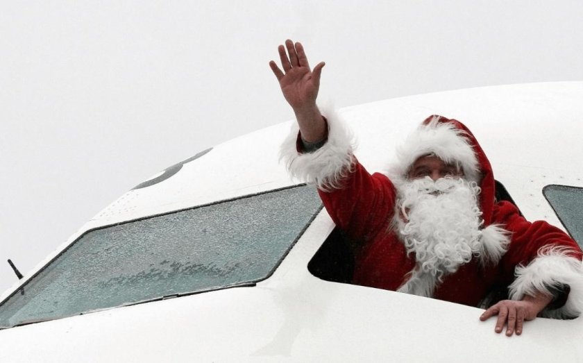 Дед Мороз на самолете