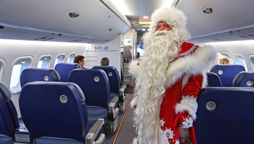 Дед Мороз на самолете