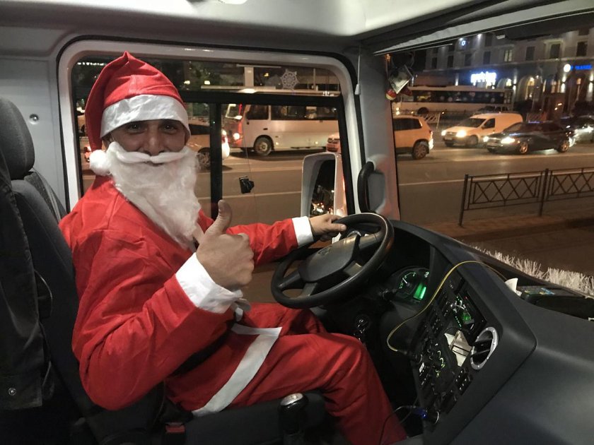 Автобус новый год