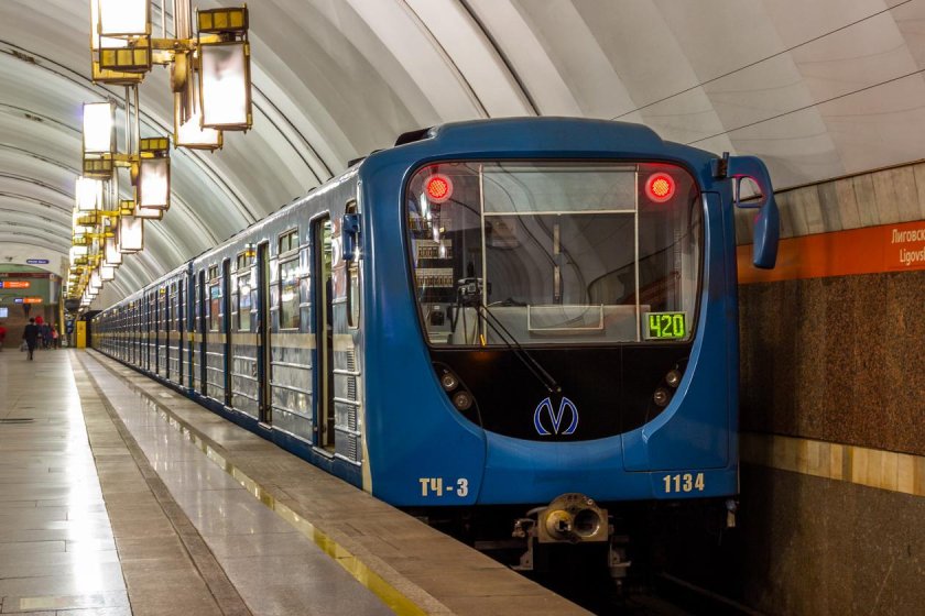 Номерной вагон 81-717 Петербург