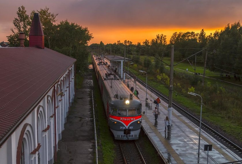 Поезд эр2 901