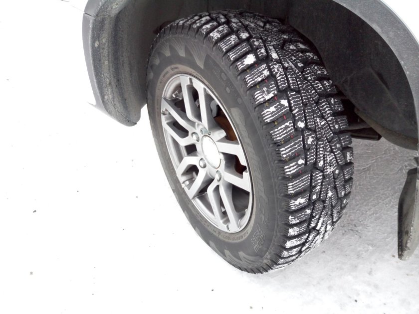 Нива шевролена зимней шыпованой резине 215 75 15