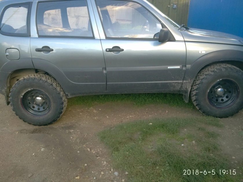 235/75 R15 Chevrolet Niva