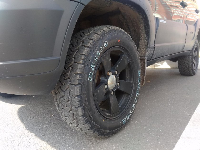 Резина на шевроле нива r16 ат