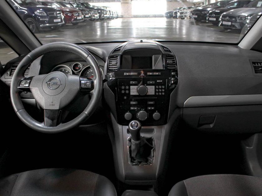 Opel zafira 2011 салон
