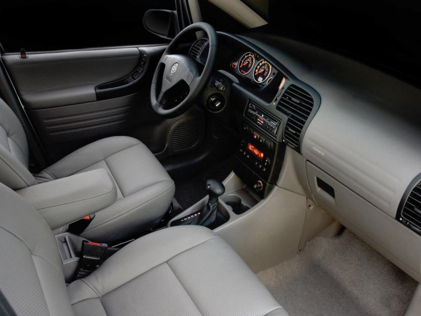 Zafira 2004 салон
