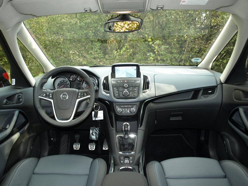 Opel Zafira Tourer интерьер