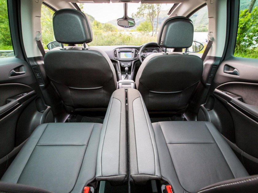 Opel Zafira c Tourer салон