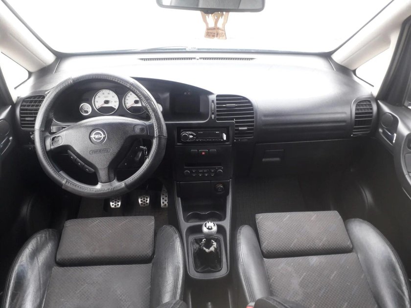 Opel Zafira салон