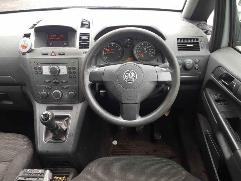 Панель Опель Зафира б