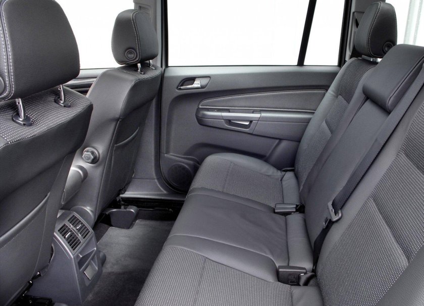 Опель Зафира 2010 салон